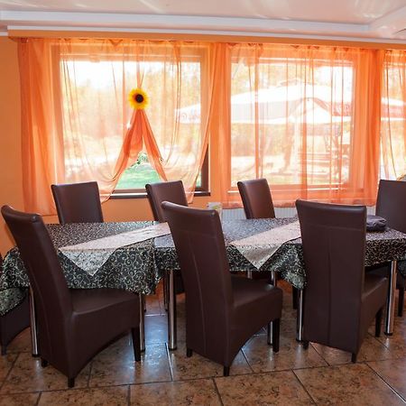 Hotel Pensiunea Royal Garden à Sîmbăta de Sus Extérieur photo