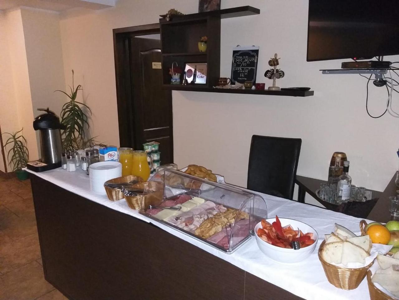 Hotel Pensiunea Royal Garden à Sîmbăta de Sus Extérieur photo